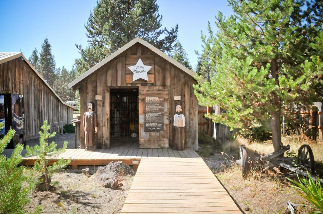 Bend-Sunriver Camping Resort Two-Bedroom Cabin 7 외부 사진