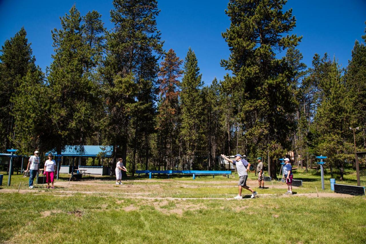 Bend-Sunriver Camping Resort Two-Bedroom Cabin 7 외부 사진